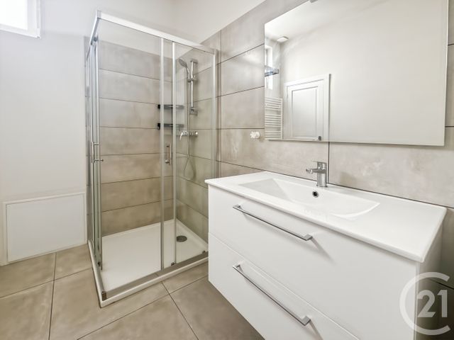 Appartement Duplex à louer - 3 pièces - 69.04 m2 - PEZENAS - 34 - LANGUEDOC-ROUSSILLON - Century 21 Via Domitia