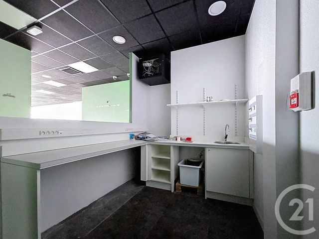 commerce à louer - 100.25 m2 - VENDARGUES - 34 - LANGUEDOC-ROUSSILLON - Century 21 Via Domitia