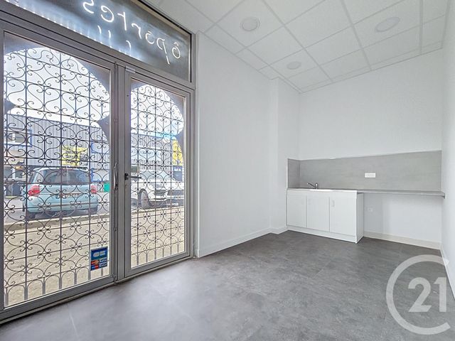 commerce à louer - 100.25 m2 - VENDARGUES - 34 - LANGUEDOC-ROUSSILLON - Century 21 Via Domitia